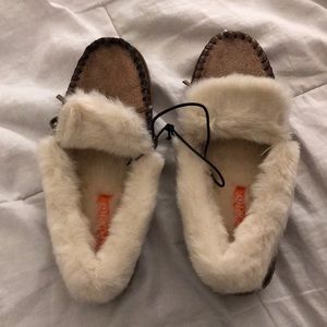 Women’s fuzzy indoor/outdoor slippers
